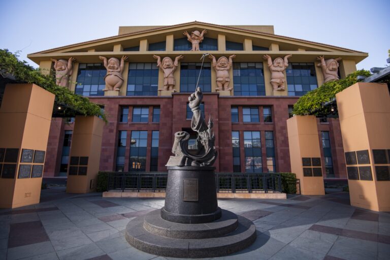 Disney ilk CTO’su için Character.AI CEO’sunu seçti